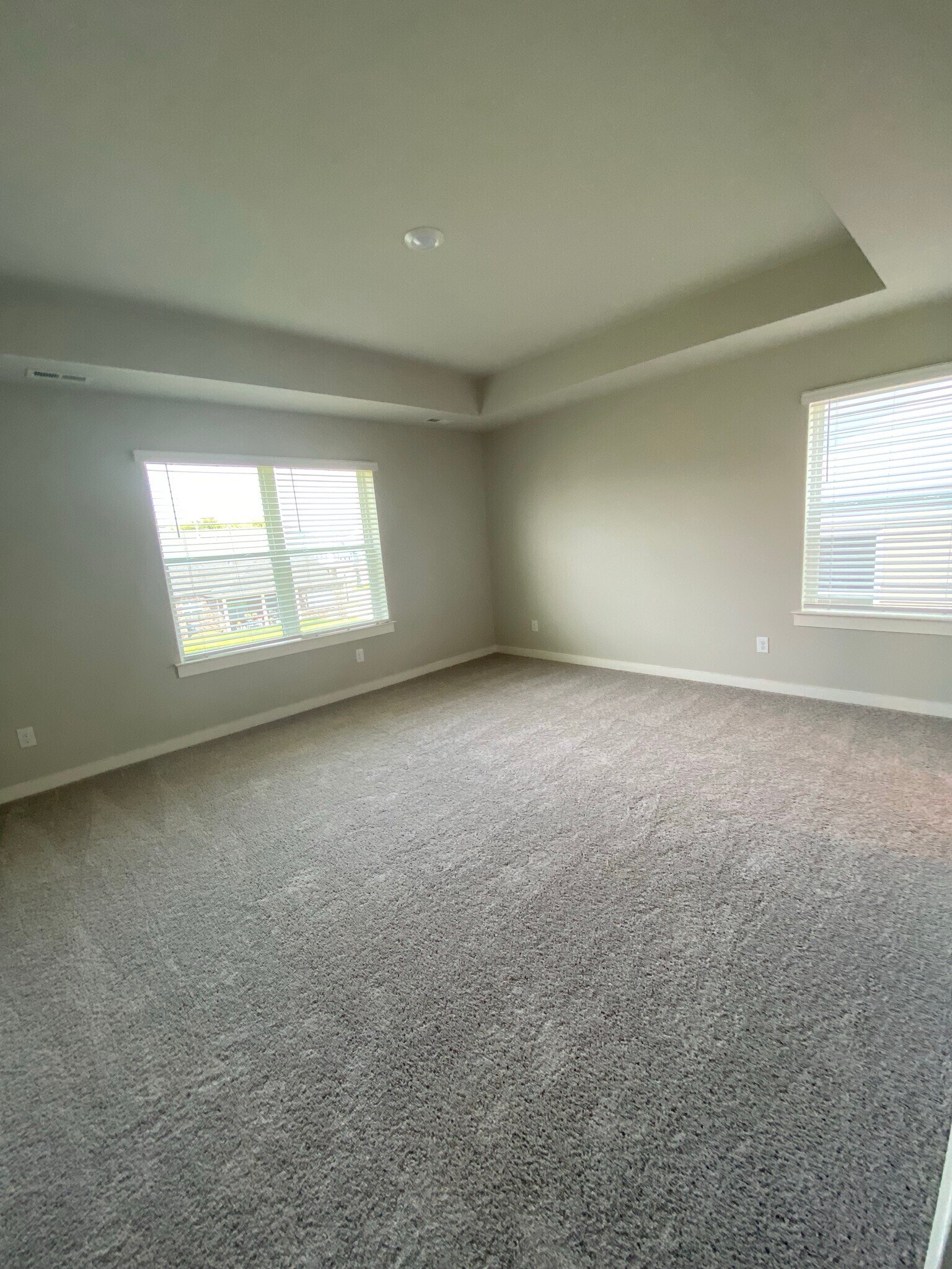 Building Photo - 3115 Lamond Dr