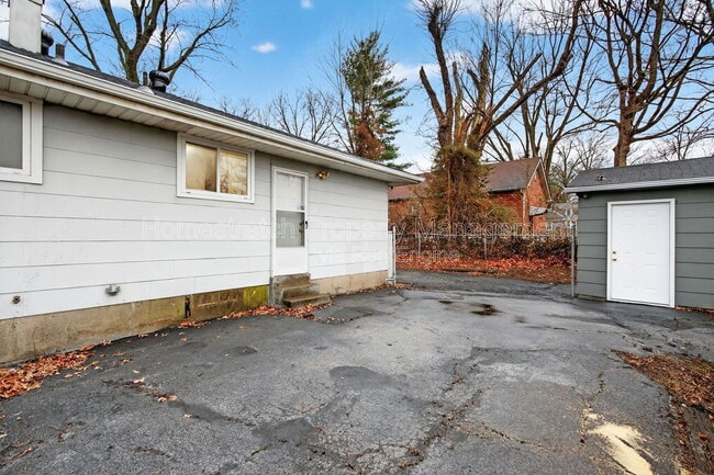 Building Photo - 2403 Gardner Dr