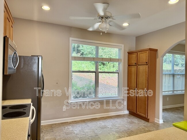 Building Photo - 484 Grayson Way
