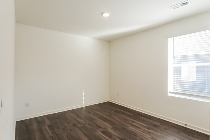 Building Photo - 5688 Timber Leaf Lp