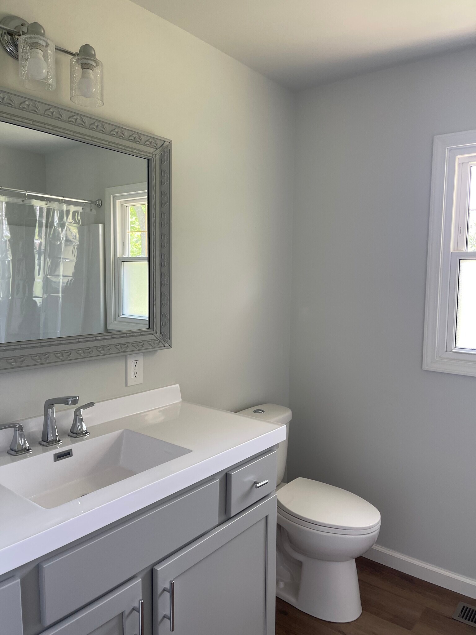 Full bath - 192 N 500 W