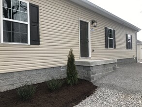 Building Photo - Spacious 2 bedroom, 2 full bath unit with large temp controlled storage unit!