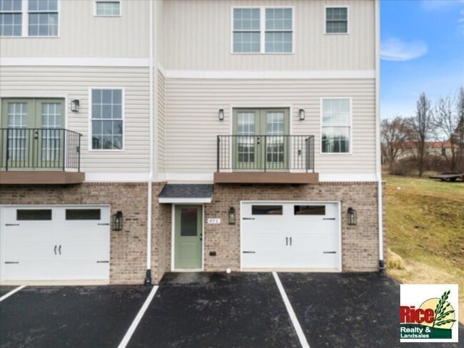 Building Photo - New build townhome available this spring!