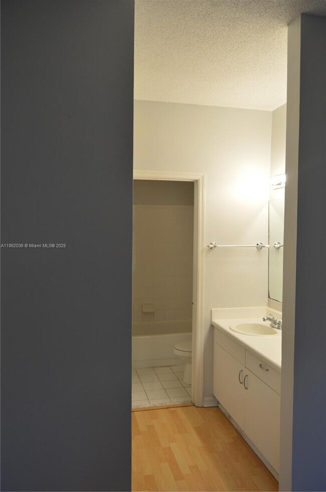 Building Photo - 1527 Veracruz Ln