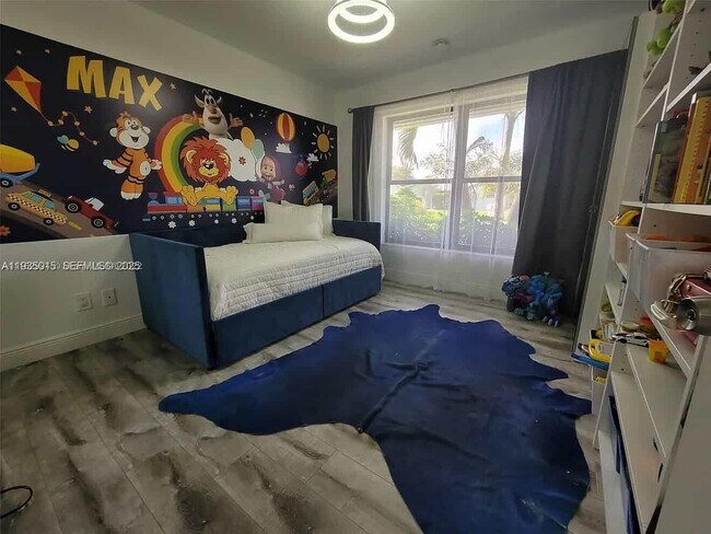 Building Photo - 270 SE 7th St