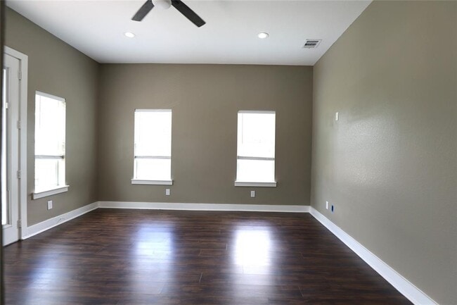 Building Photo - 4422 Phlox St