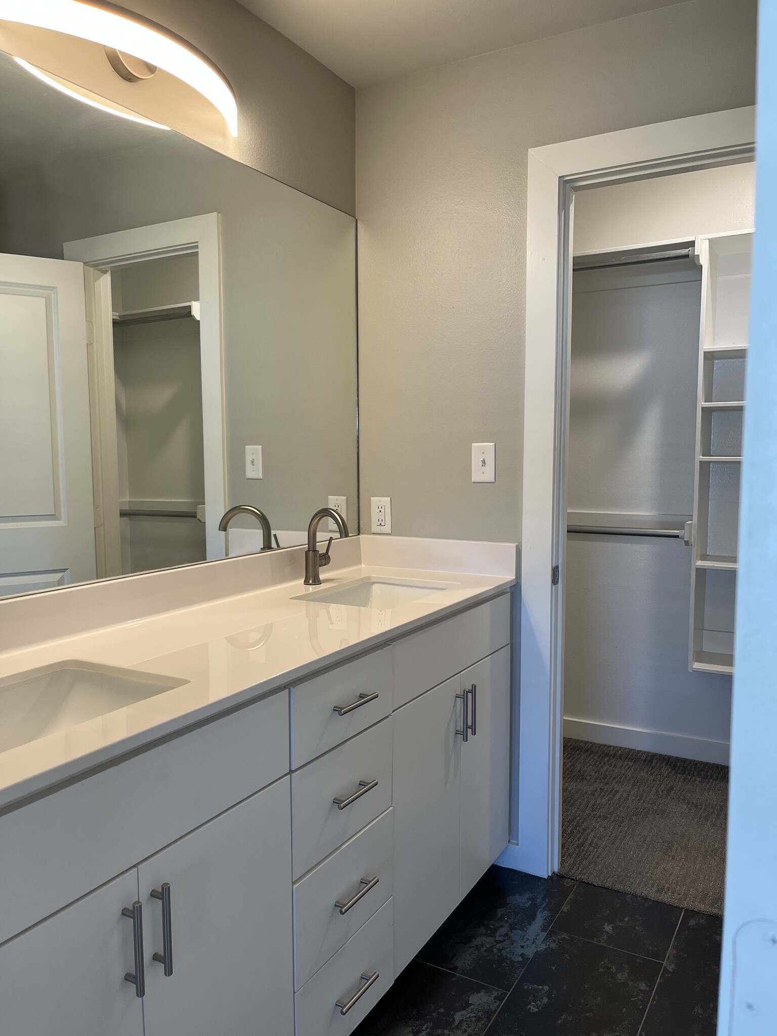 Main Bathroom/closet - 10637 Brothers Ln