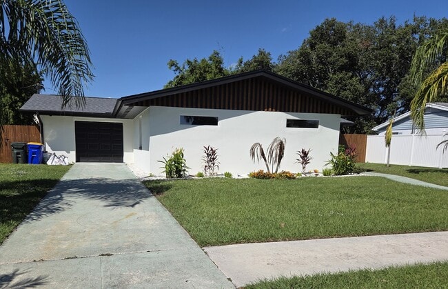 Building Photo - 945 Brookview Ln