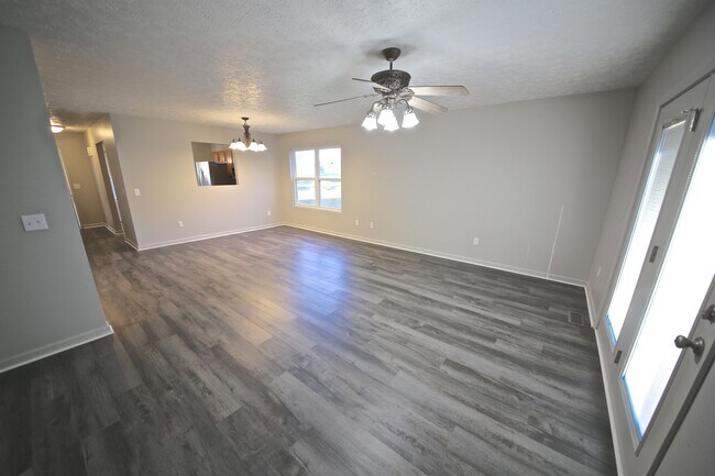 Building Photo - 876 Meadowlands Dr