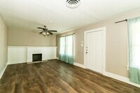 Building Photo - Spacious 3/2 with storage close to Tech.