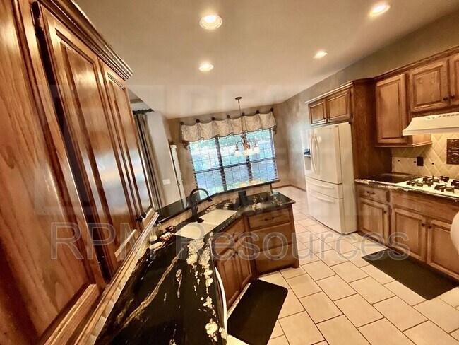 Building Photo - 216 Castle Rock Rd