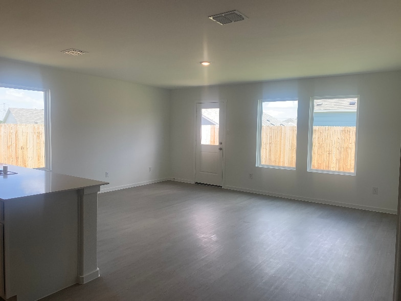 Building Photo - 4025 Twinleaf Dr
