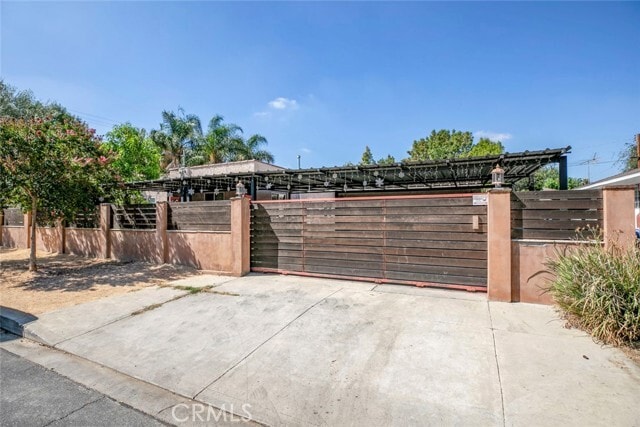 Building Photo - 18605 Valerio St