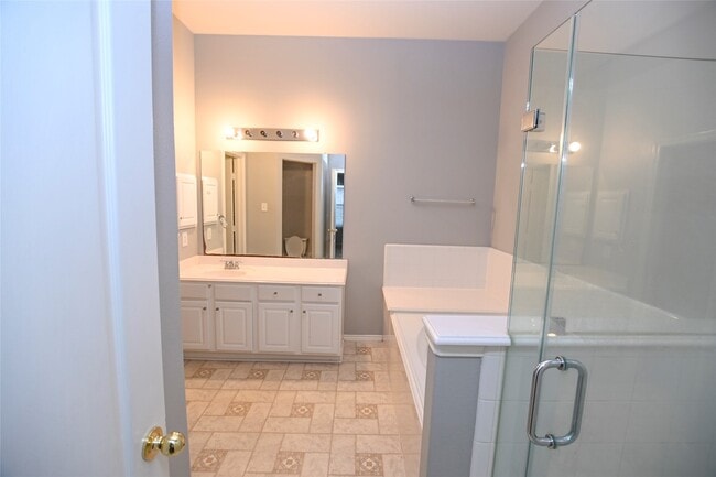 Building Photo - 6104 Promenade Ln