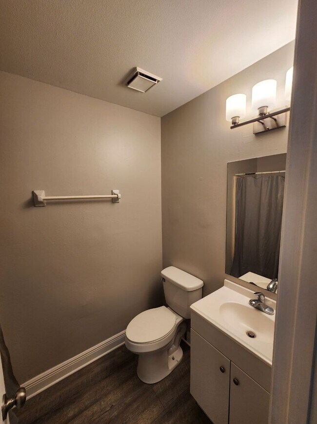 Building Photo - Housing Voucher Accepted -Upgraded 3 Bedroom 2 Bath - Minutes from Super Target and Publix