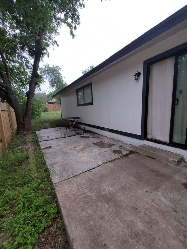 Building Photo - DOVE SPRINGS DELIGHT - RENOVATED  2/2 DUPL...