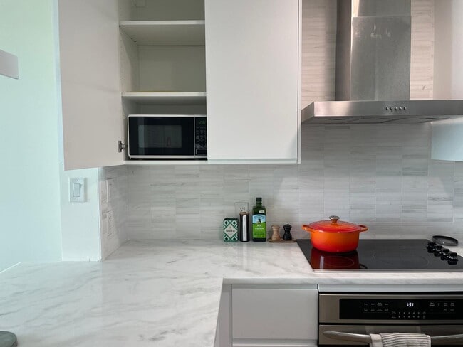 Building Photo - 1723 SW 2nd Ave