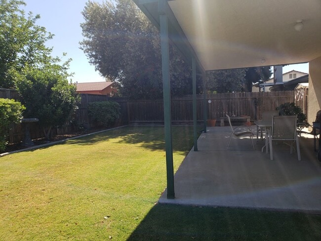 Building Photo - 3 Bedroom 2 Bath available soon