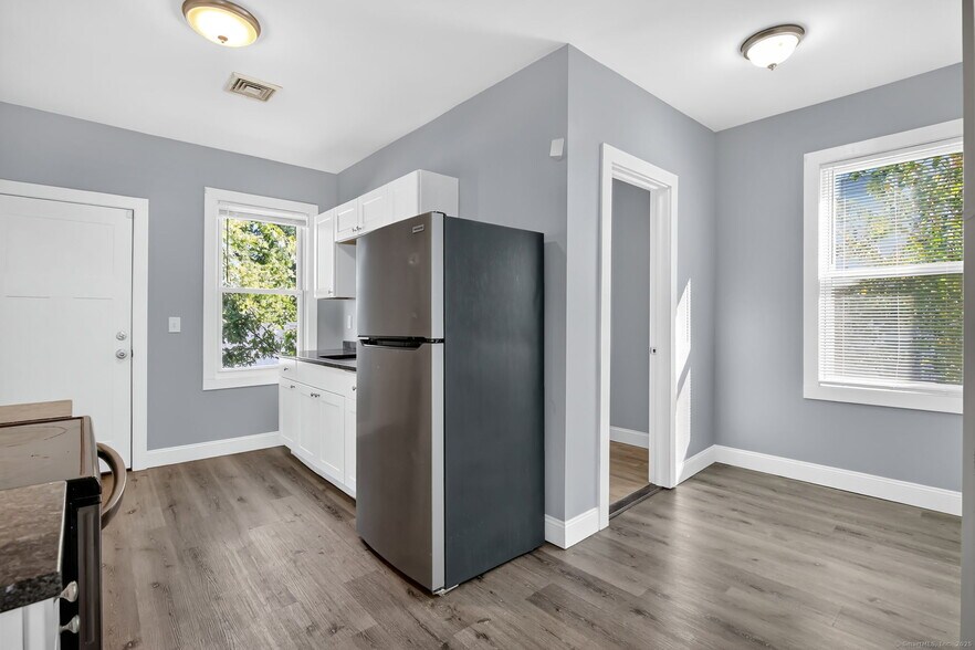 Building Photo - 14 Belden St