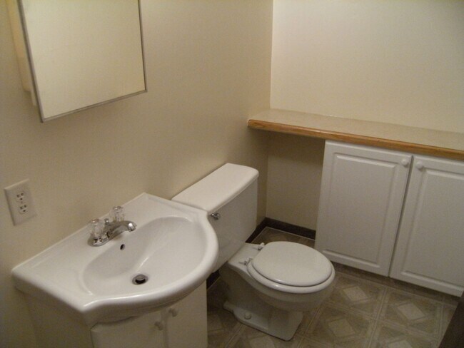 Building Photo - 3026-3028 Menke Cir