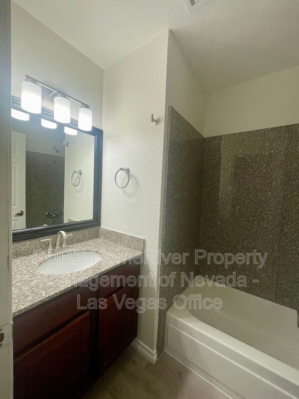 Building Photo - 5206 River Glen Dr