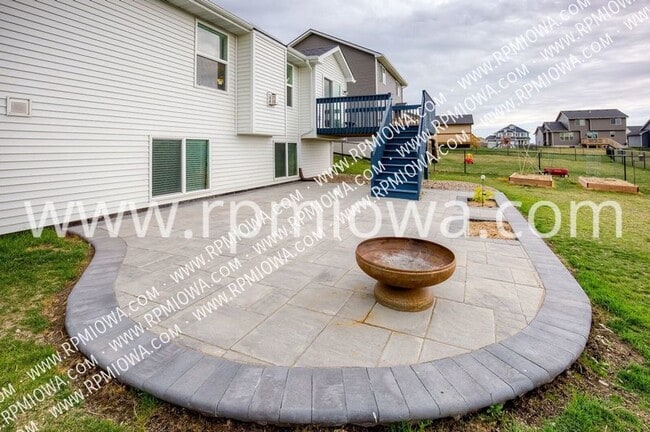 Building Photo - 4721 NE Oak Dr