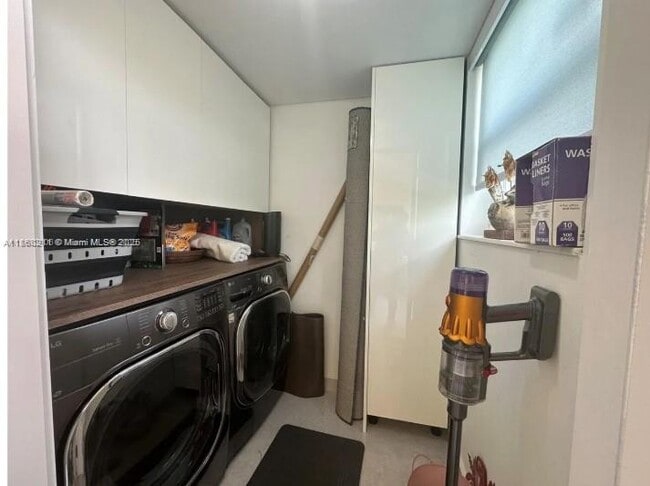 Building Photo - 8443 SW 137th Ave