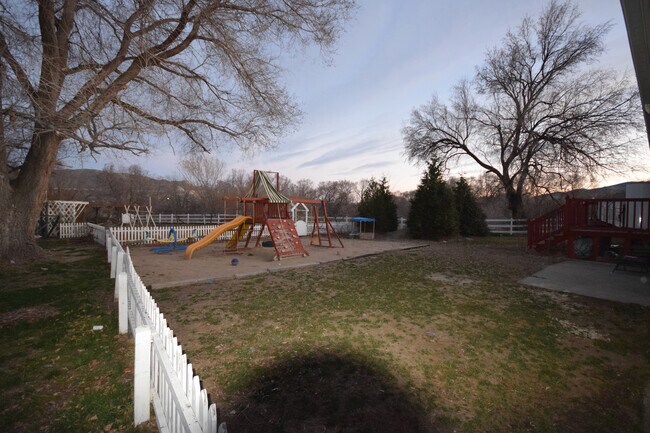 Building Photo - 14551 S Camp Williams Rd