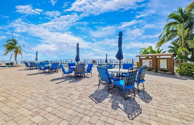 Building Photo - 3873 Pompano Dr SE