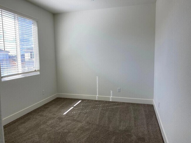 Building Photo - 2454 Fidalgo Wy