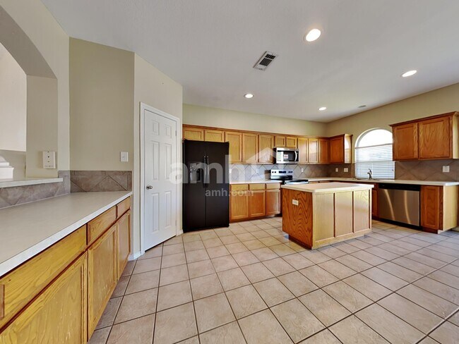 Building Photo - 2673 Silver Hill Dr