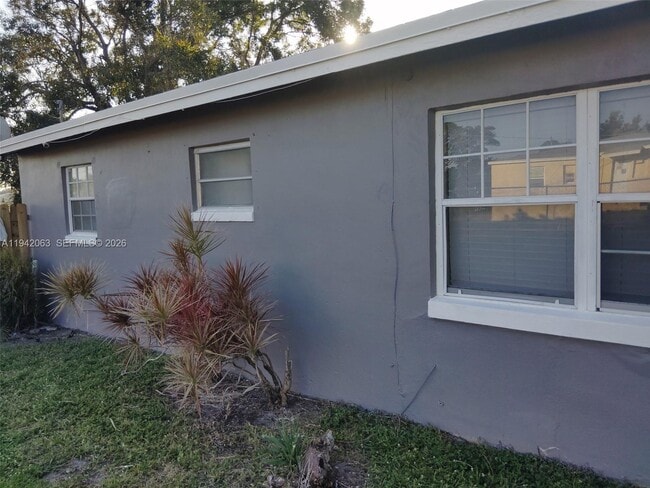 Building Photo - 304 NW 6th Ave