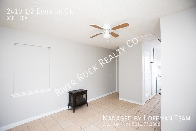 Building Photo - 2410 1/2 Division Street - MOVE IN SPECIAL!