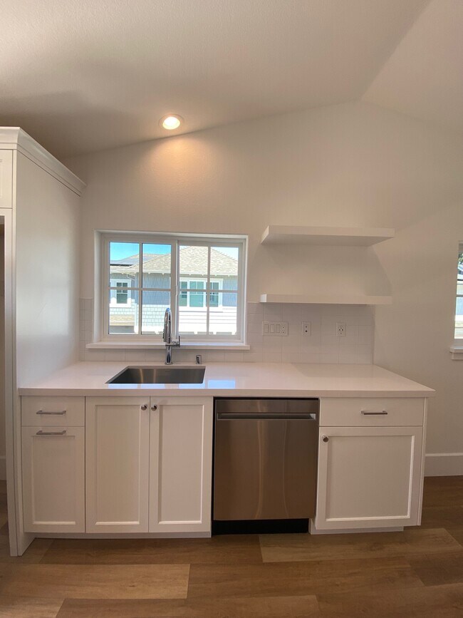 Building Photo - 205 Oak Tree Cir