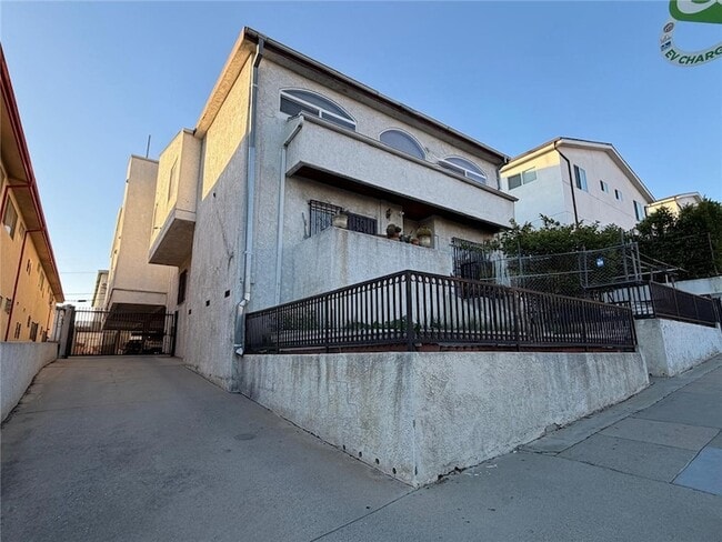 Building Photo - 911 N Beaudry Ave