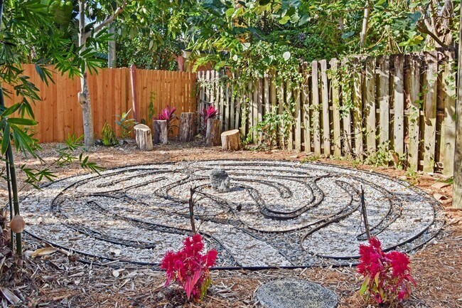 Building Photo - 310 Columbia Dr