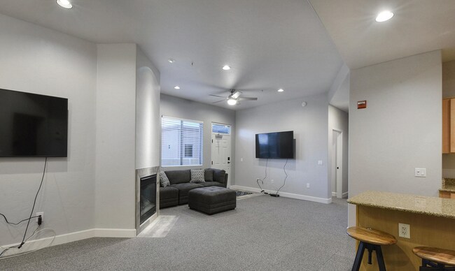 Building Photo - 446 N Campbell Ave