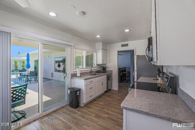 Building Photo - 401 Paladin Cir