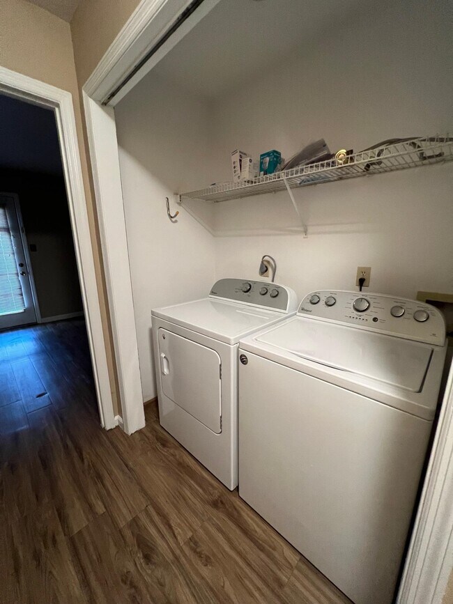 Building Photo - 2652 Millbank Dr