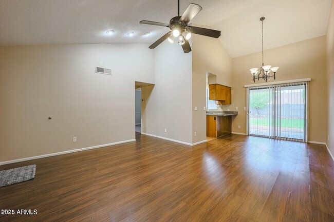 Building Photo - 1007 E Oraibi Dr