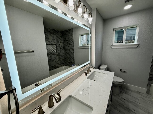 Building Photo - 1631 Shadow Bend Dr