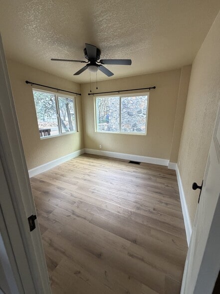 Building Photo - 703 Country Club Dr