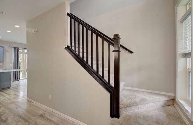 Building Photo - Large 2 Story 4bd 2.5ba Home in Vancouver