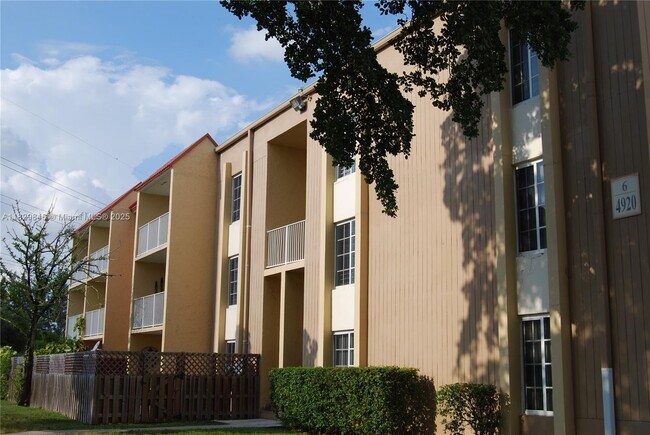 Building Photo - 5201 Geneva Ct