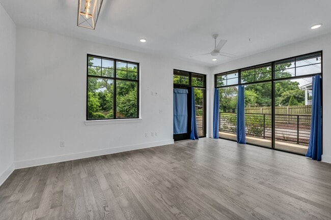 Building Photo - 1403 Martin St