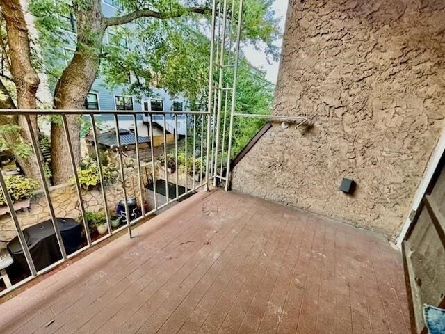 Building Photo - 556 1ST St