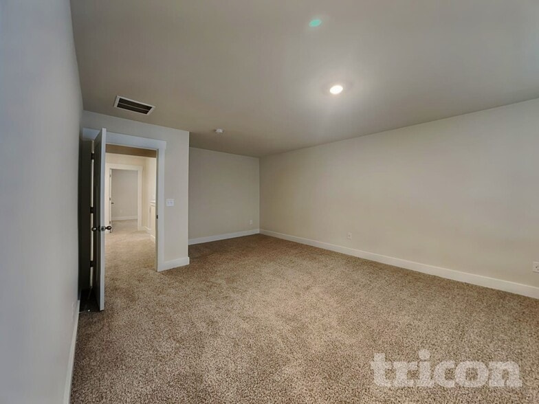 Building Photo - 300 Allenby Ln