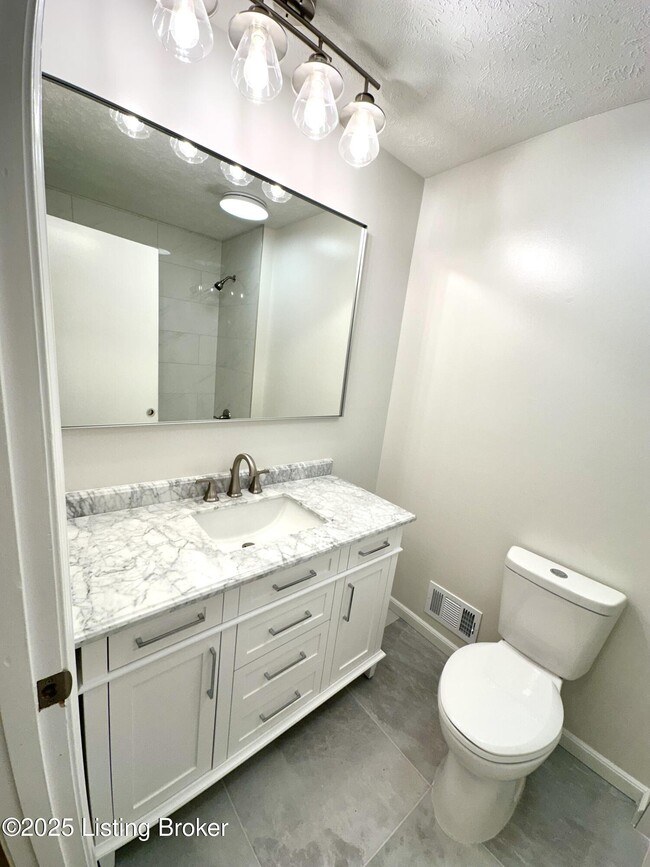 Building Photo - 6203 Lynnchester Dr