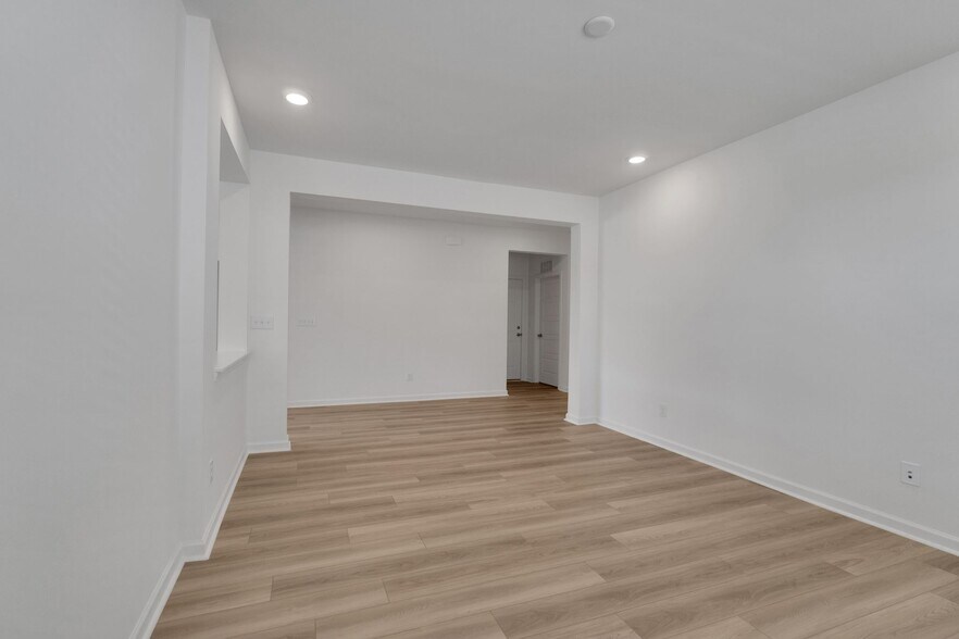 Building Photo - 12129 Rowan Hill Dr