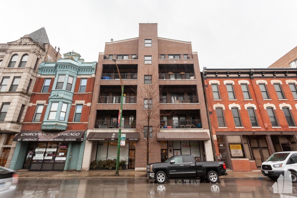 Building Photo - 409 W North Ave
